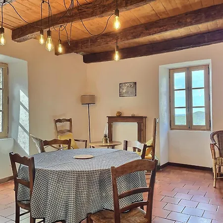 Maison De La Fontaine *